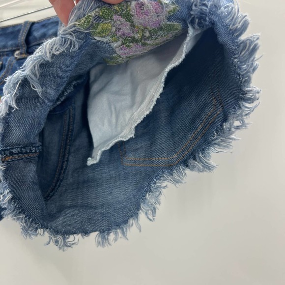 American Eagle Stretch Denim Fringe Cutoff Shorts Embroidered Floral Women's 00 - Picture 11 of 12